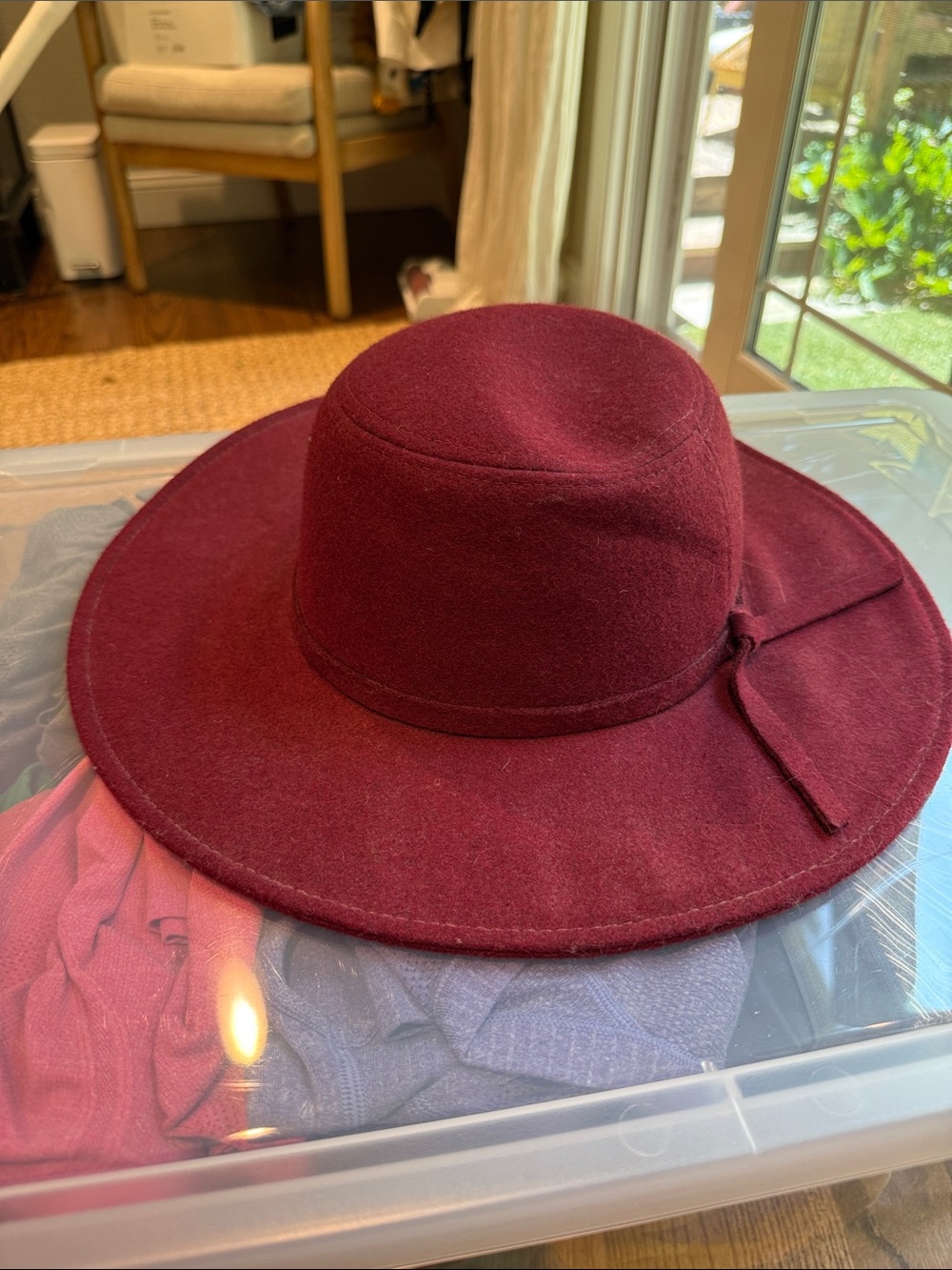 Women’s Wide Brim Felt Fedora Hat in Burgundy